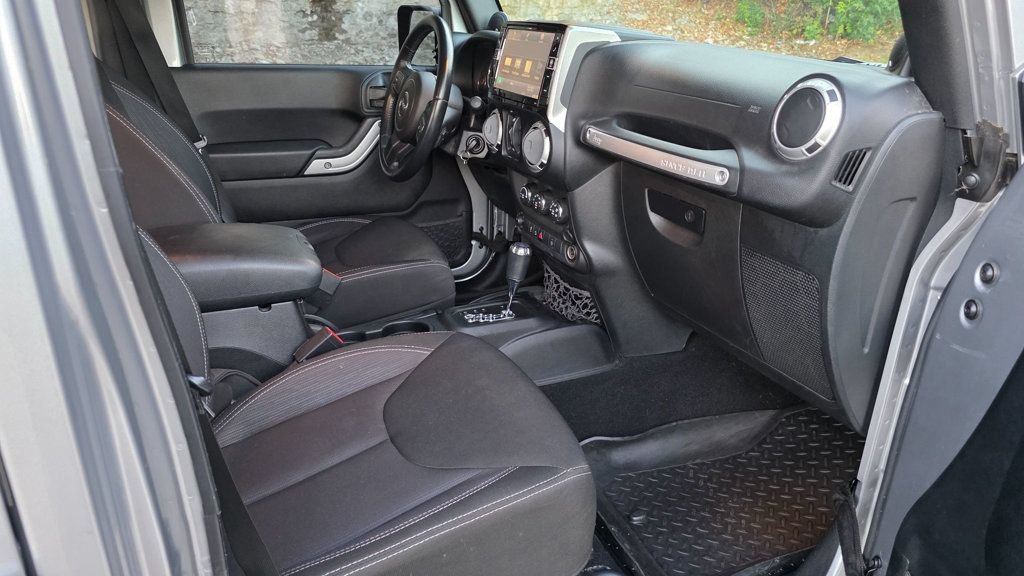 Used 2014 Jeep Wrangler Unlimited Sahara AWD/4WD image 26