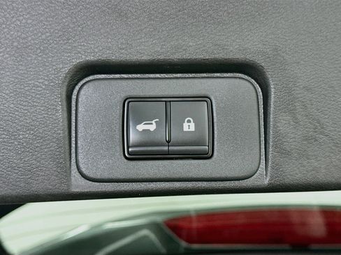 Used 2025 Nissan Rogue SV FWD image 29