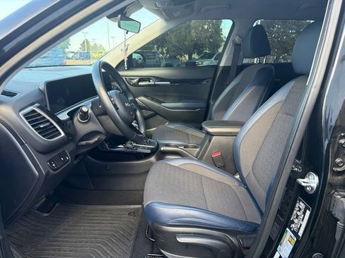 Used 2025 Kia Seltos S AWD/4WD image 2