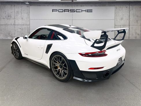 Certified 2018 Porsche 911 GT2 RS RWD image 3