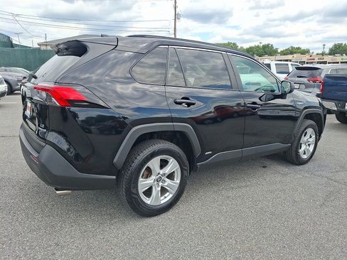 Used 2021 Toyota RAV4 LE AWD/4WD image 6