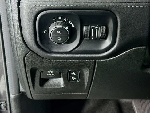 Used 2022 RAM 1500 Limited AWD/4WD image 11