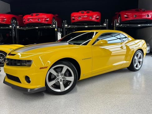 Used 2010 Chevrolet Camaro SS RWD image 2