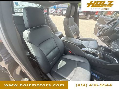 Certified 2018 Chevrolet Malibu Premier w/ Premier Sun and Wheel Package FWD image 30