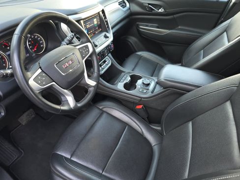 Used 2023 GMC Acadia SLT image 11