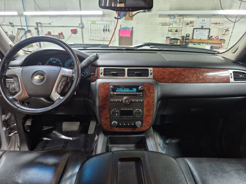 Used 2014 Chevrolet Silverado 2500 LTZ w/ LTZ Plus Package image 18