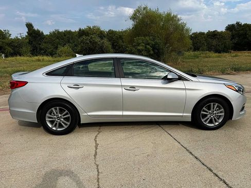 Used 2015 Hyundai Sonata SE FWD image 2