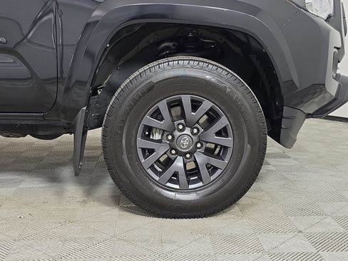 Used 2022 Toyota Tacoma SR5 w/ SR5 Appearance Package (SM) RWD image 9