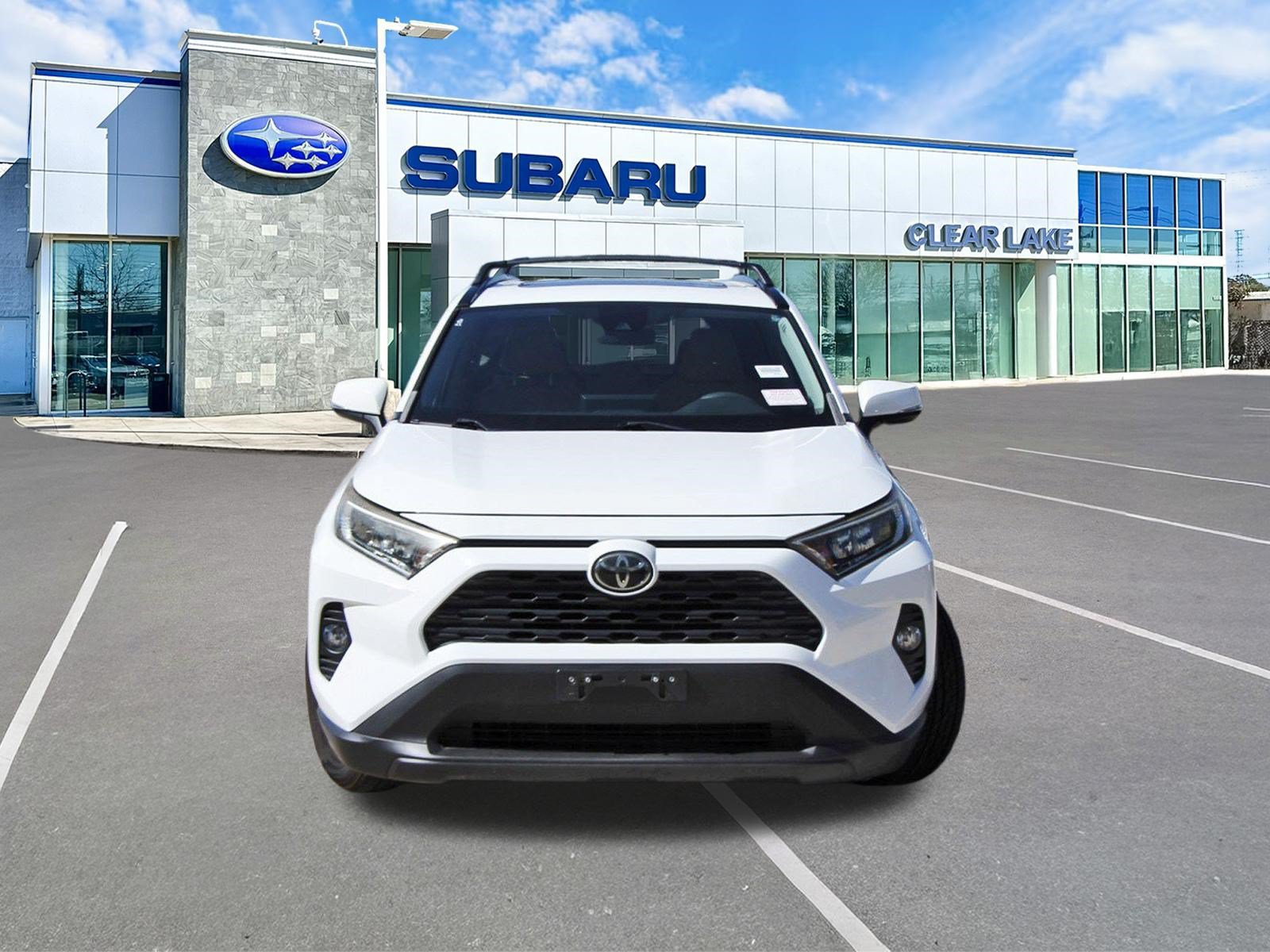 Used 2019 Toyota RAV4 XLE w/ Convenience Package FWD image 2
