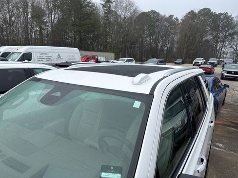 Used 2025 GMC Yukon Denali w/ Denali Reserve Package image 3