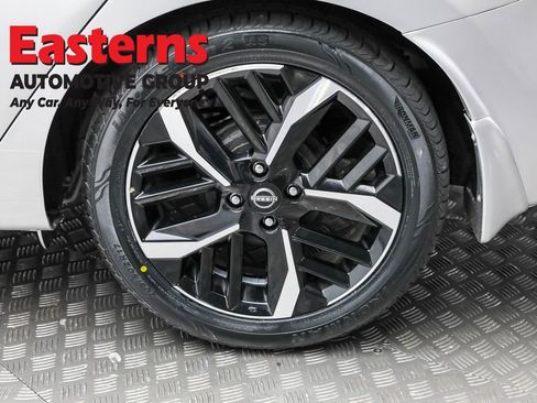 Used 2025 Nissan Versa SR w/ Trunk Package image 8