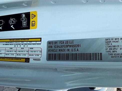 Used 2023 Jeep Wrangler Unlimited Rubicon w/ Cold Weather Group AWD/4WD image 21