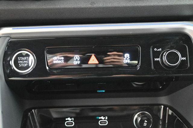 Used 2025 Audi Q5 Premium w/ Convenience Package AWD/4WD image 23