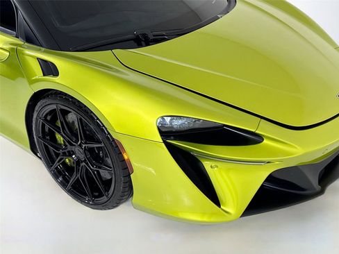 Used 2023 McLaren Artura RWD image 27