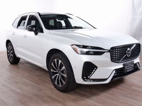 Certified 2025 Volvo XC60 B5 Plus image 3