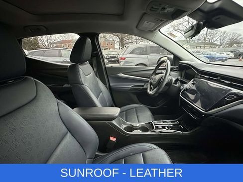 Used 2022 Chevrolet Bolt EUV Premier w/ Sun & Sound Package image 2