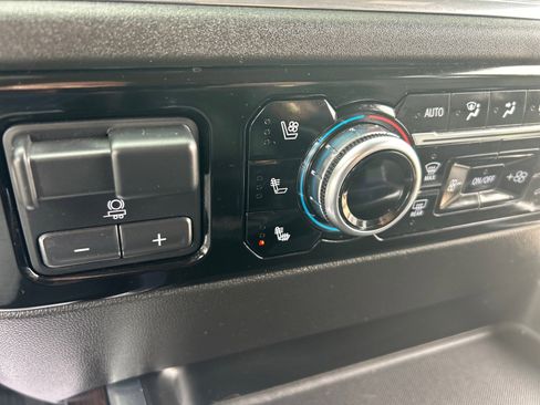 Used 2024 GMC Sierra 2500 SLT w/ SLT Premium Package image 28