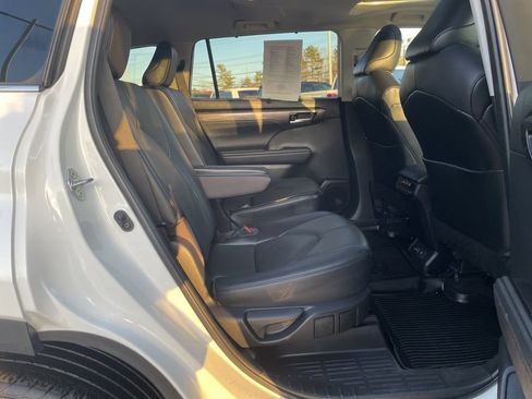 Used 2023 Toyota Highlander Limited image 33