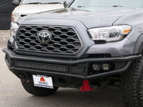 Used 2021 Toyota Tacoma TRD Off-Road image 8