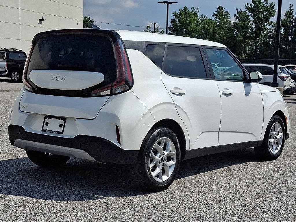 Used 2023 Kia Soul LX w/ LX Technology Package FWD image 9