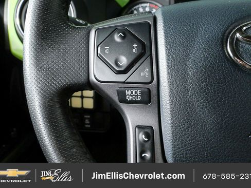 Used 2020 Toyota Tacoma TRD Sport AWD/4WD image 10