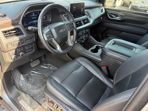 Used 2022 Chevrolet Suburban Z71 w/ Z71 Off-Road Package AWD/4WD image 11