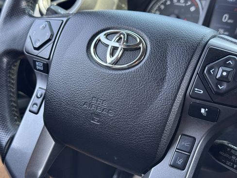 Used 2022 Toyota Tacoma TRD Off-Road w/ TRD Premium Off Road Package AWD/4WD image 28