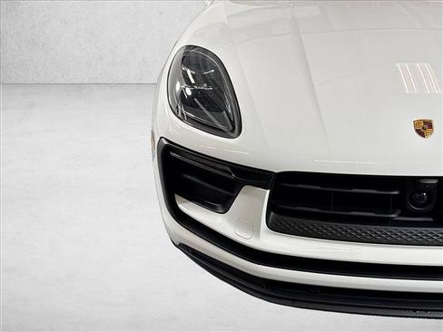 Used 2026 Porsche Macan AWD/4WD image 28