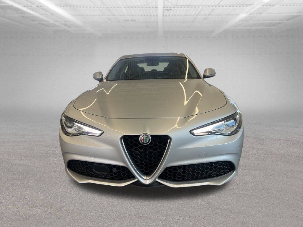 Used 2017 Alfa Romeo Giulia Ti w/ TI 19" Sport Package RWD image 2