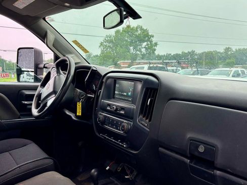 Used 2018 Chevrolet Silverado 3500 W/T w/ WT Convenience Package AWD/4WD image 9