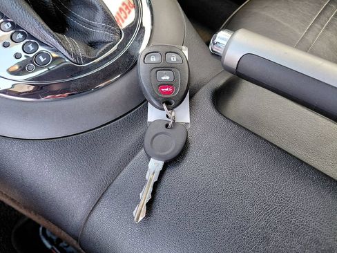 Used 2007 Pontiac Solstice Convertible w/ Premium Package RWD image 36