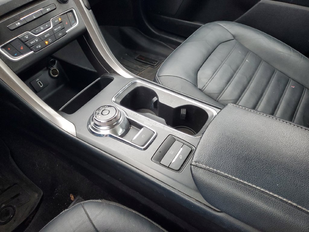 Used 2017 Ford Fusion SE w/ Equipment Group 602A FWD image 19
