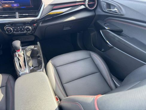 Certified 2024 Chevrolet Trax RS w/ Sunroof Package FWD image 15