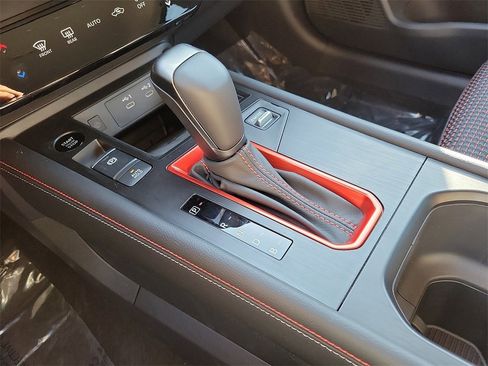 New 2025 Nissan Kicks SR image 10