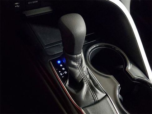 Used 2019 Toyota Camry LE image 30