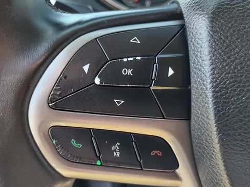 Used 2019 Jeep Cherokee Limited FWD image 15