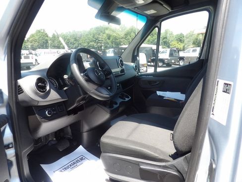 Used 2025 Mercedes-Benz Sprinter 2500 image 16