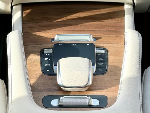 Certified 2022 Mercedes-Benz GLS 450 4MATIC image 21