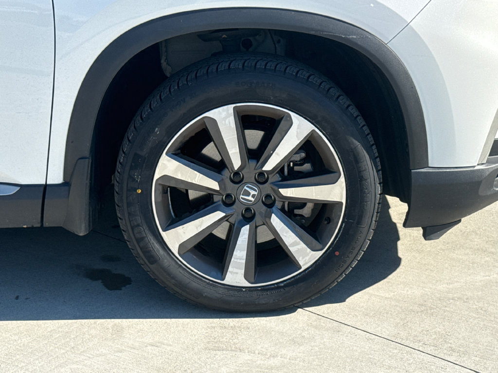 Certified 2025 Honda Pilot Touring image 11