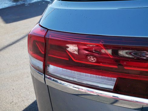 Certified 2025 Volkswagen Atlas Cross Sport SE w/ Panoramic Sunroof Package image 17