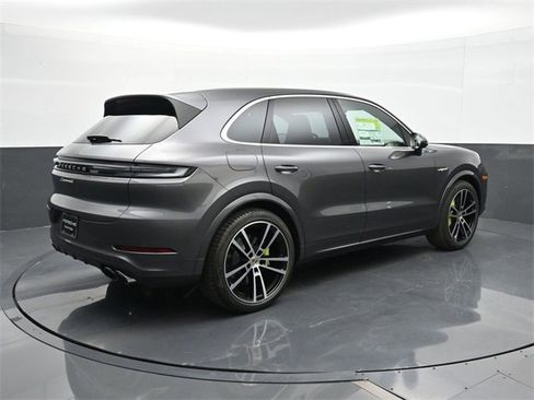 New 2026 Porsche Cayenne S image 27