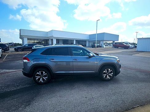 Used 2024 Volkswagen Atlas Cross Sport SE FWD image 4