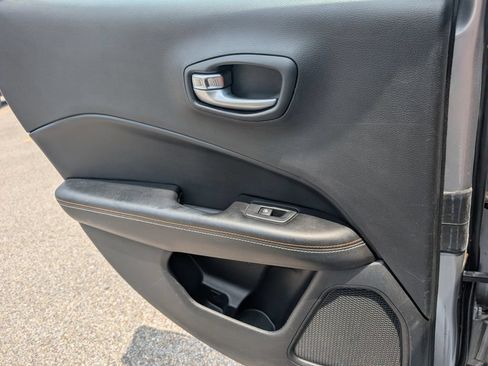 Used 2018 Jeep Compass Sport FWD image 28