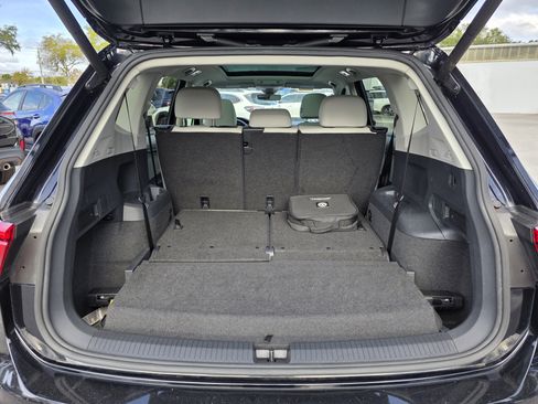 Used 2018 Volkswagen Tiguan SEL Premium image 10