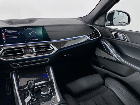 Used 2021 BMW X6 M50i image 25