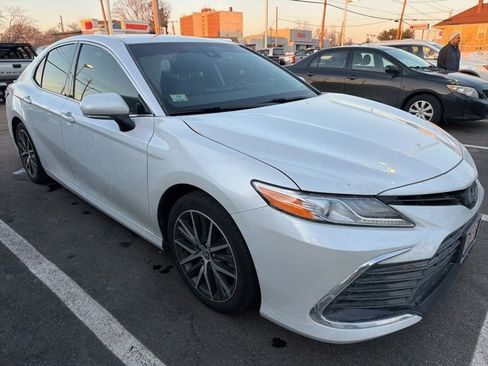 Used 2023 Toyota Camry XLE image 1