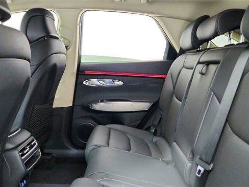 Used 2026 Genesis GV70 2.5T Select image 27