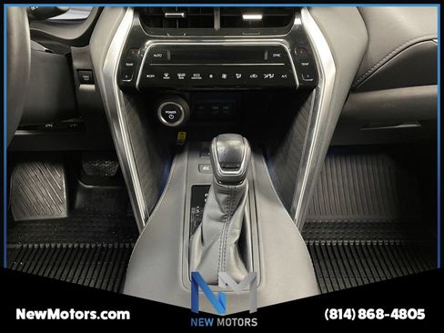 Used 2023 Toyota Venza Limited AWD/4WD image 9