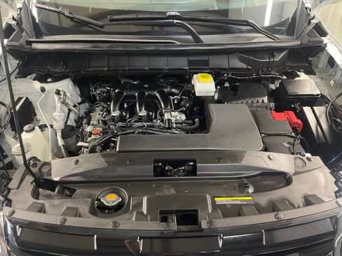 Certified 2024 Nissan Pathfinder Platinum AWD/4WD image 11