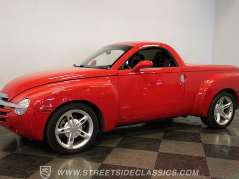 Used 2003 Chevrolet SSR w/ Preferred Equipment Group RWD image 7